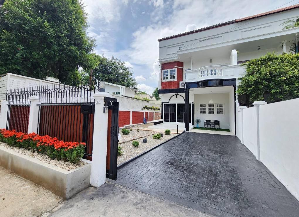 Villa Boxsoon Nimman 2 # 4Beds 3Baths Chiang Mai Esterno foto